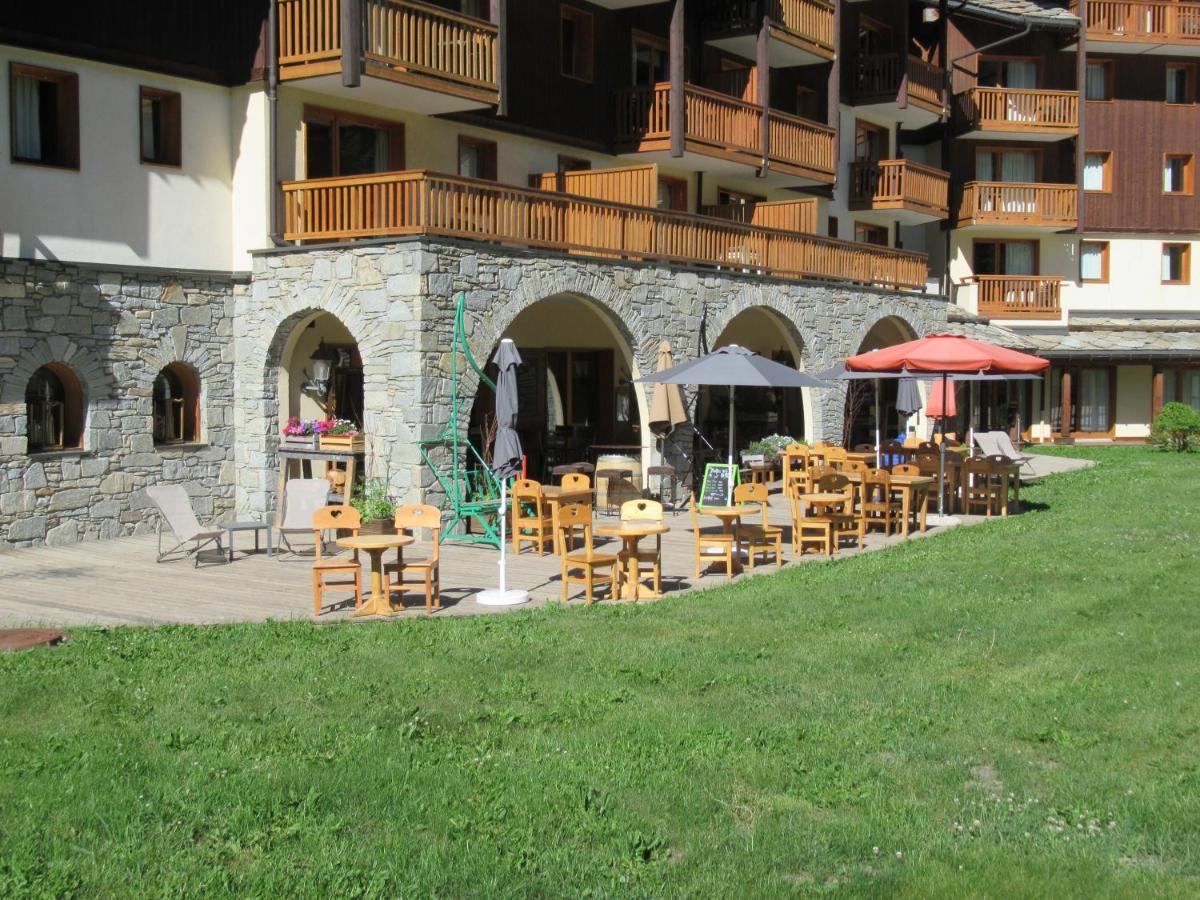 Les Alpages: Alpine Retreat with Pool & Wellness Apartment Lanslebourg-Mont-Cenis Exterior photo