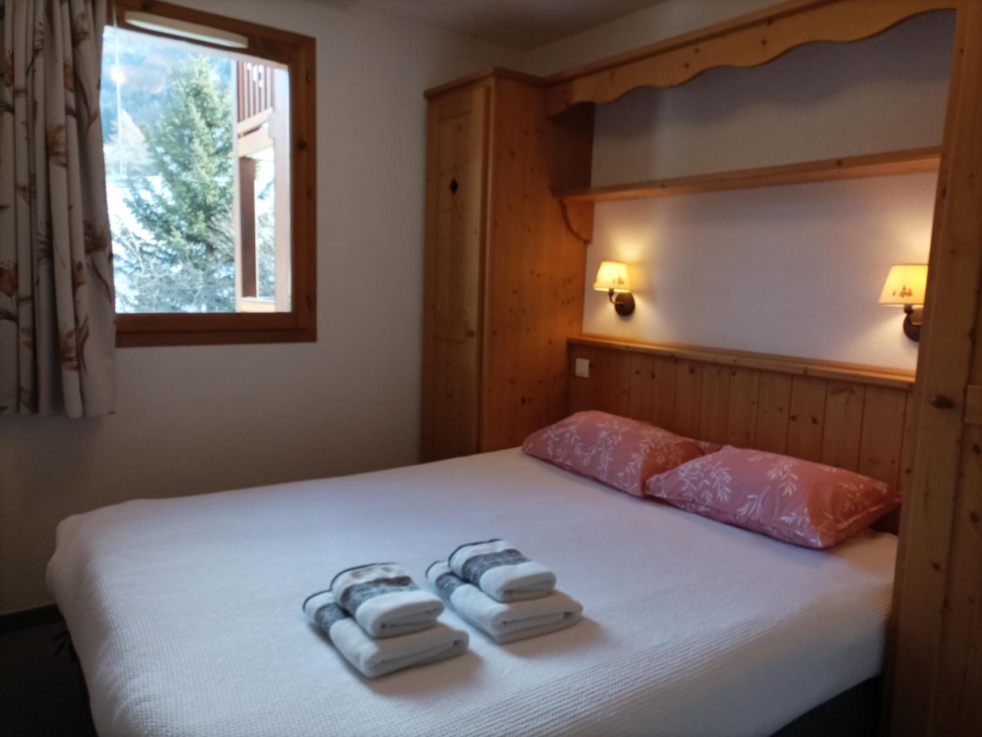 Les Alpages: Alpine Retreat with Pool & Wellness Apartment Lanslebourg-Mont-Cenis Exterior photo