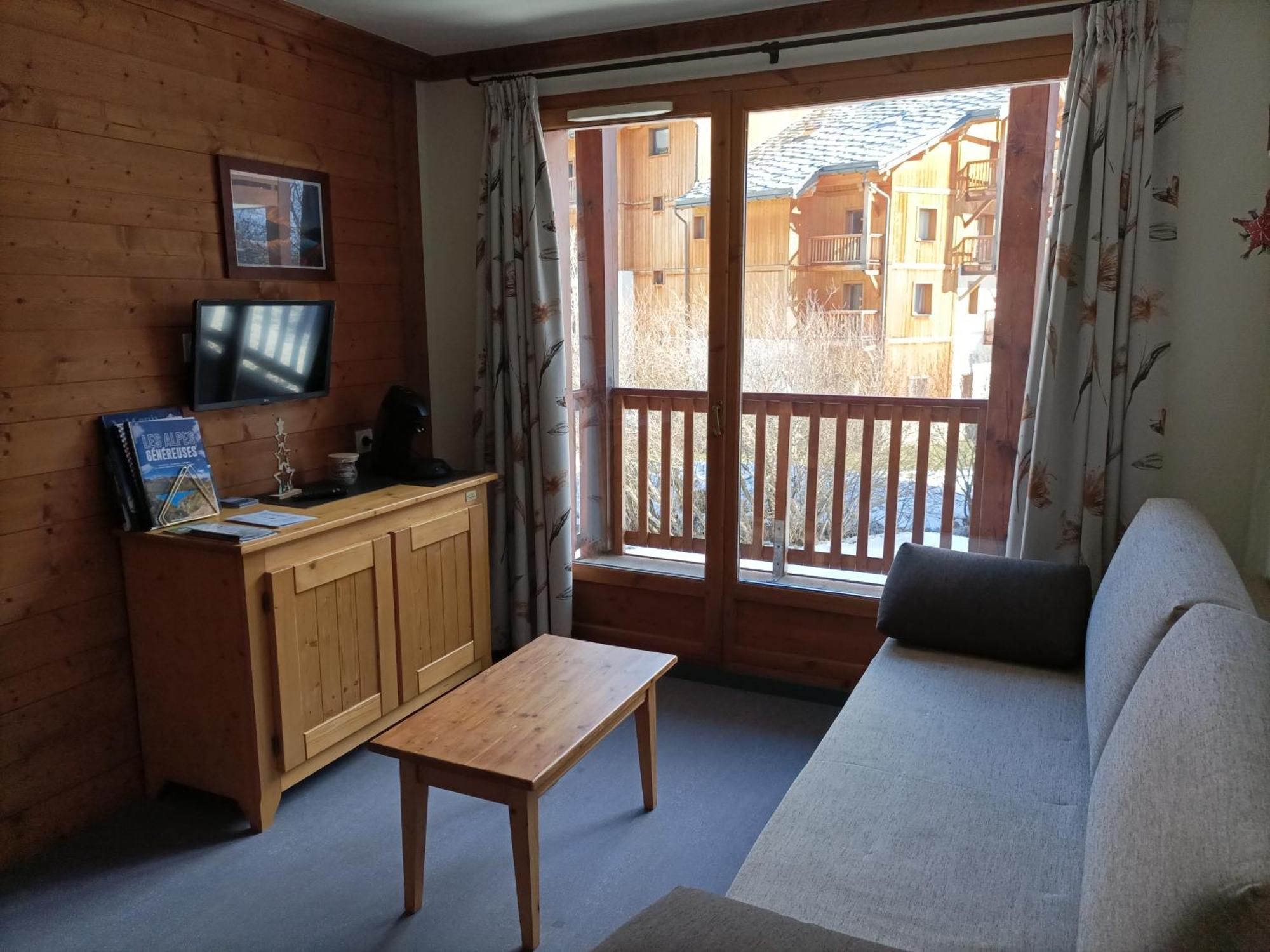Les Alpages: Alpine Retreat with Pool & Wellness Apartment Lanslebourg-Mont-Cenis Room photo
